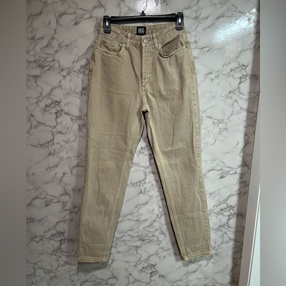 BDG Urban Outfitters Beige Mom High Rise Jeans Size 25